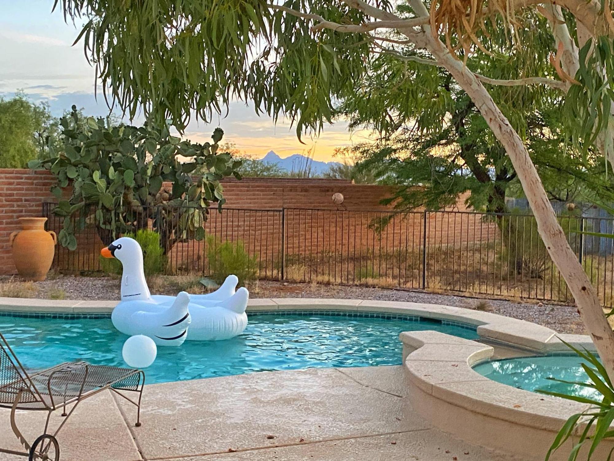 Сasa de vacaciones Lazy H Bar Desert Outpost Ranch House With Pool And Hot Tub